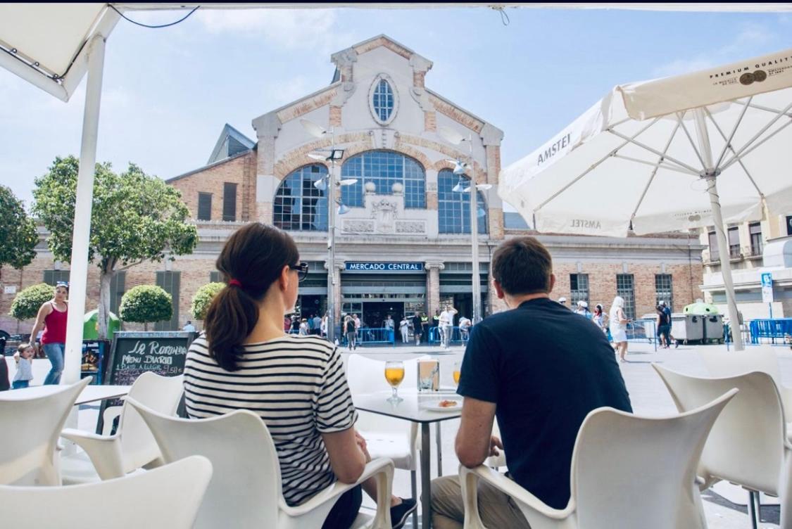 Desconecta Junto Al Mercado Central De Alicante Exteriör bild